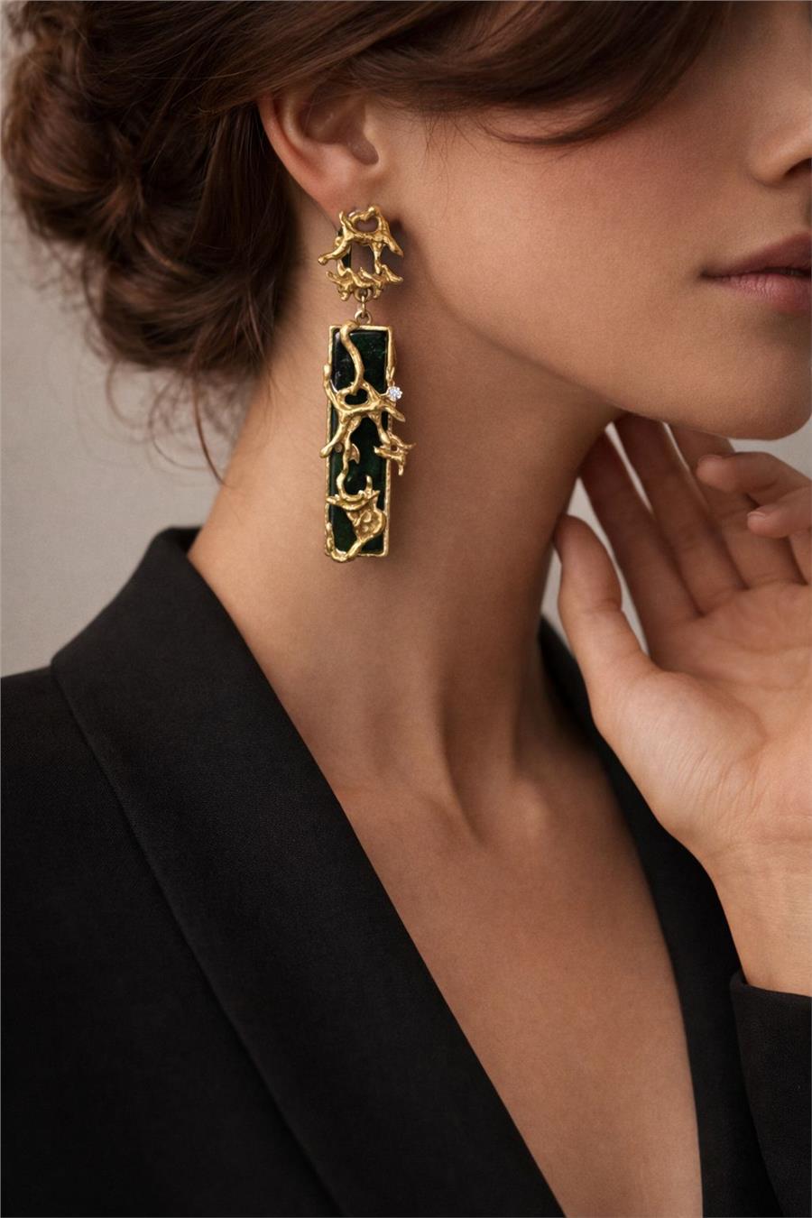 Candida Zümrüt Yeşili Taşlı ve Gold Sarmaşık Modeli Küpe